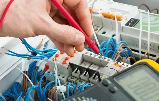 Professional electrician in Edgware